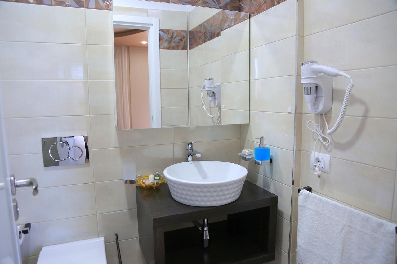 Nomelia Residence B&B Wlora Zewnętrze zdjęcie